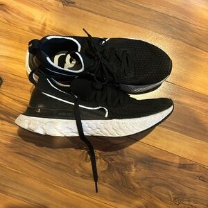 Nike flyknit shoes
